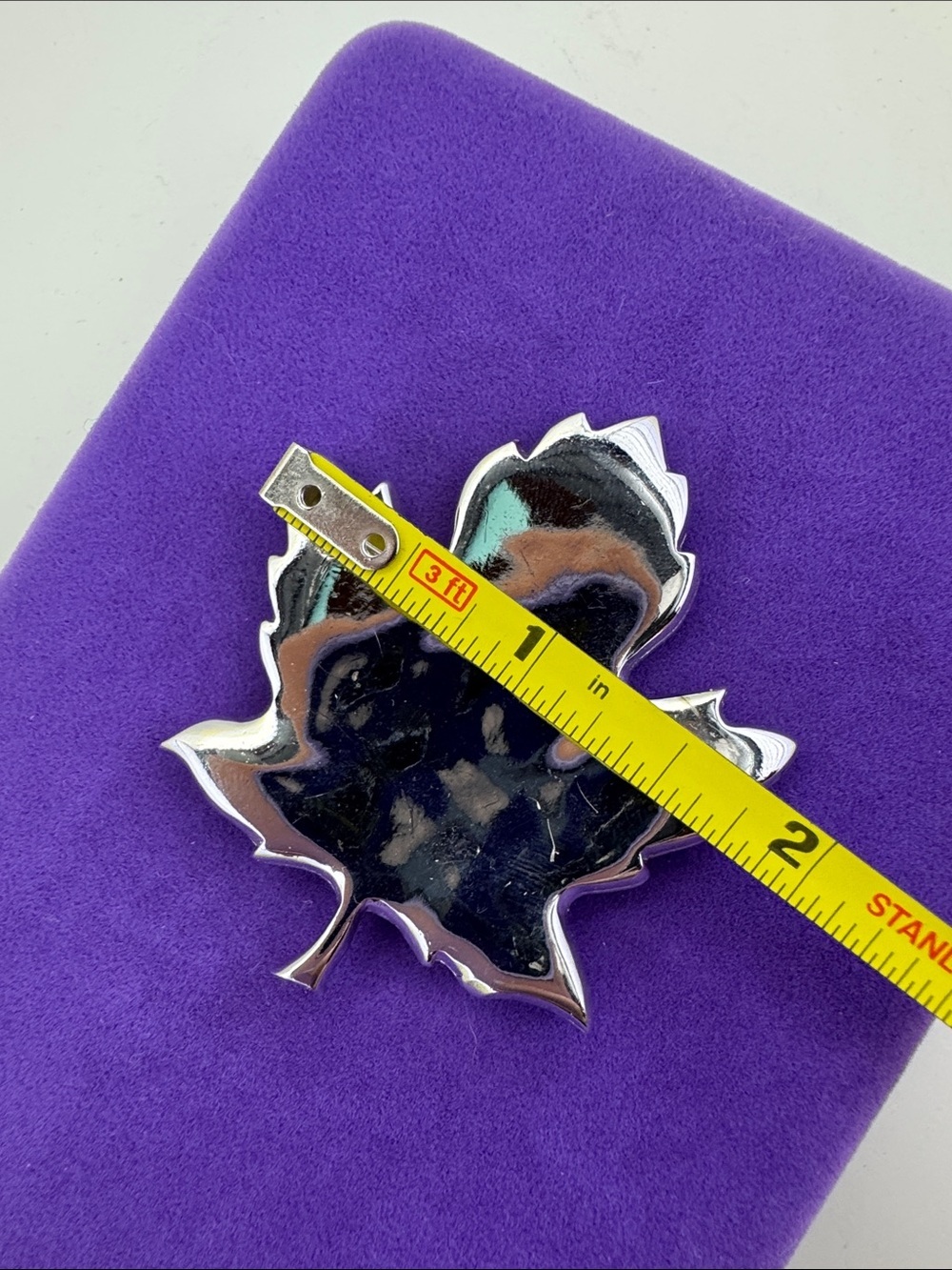 💛 Vintage Silver Tone Rhinestone Maple Leaf Brooch with Multicolor Gems - Picture 3 of 4
